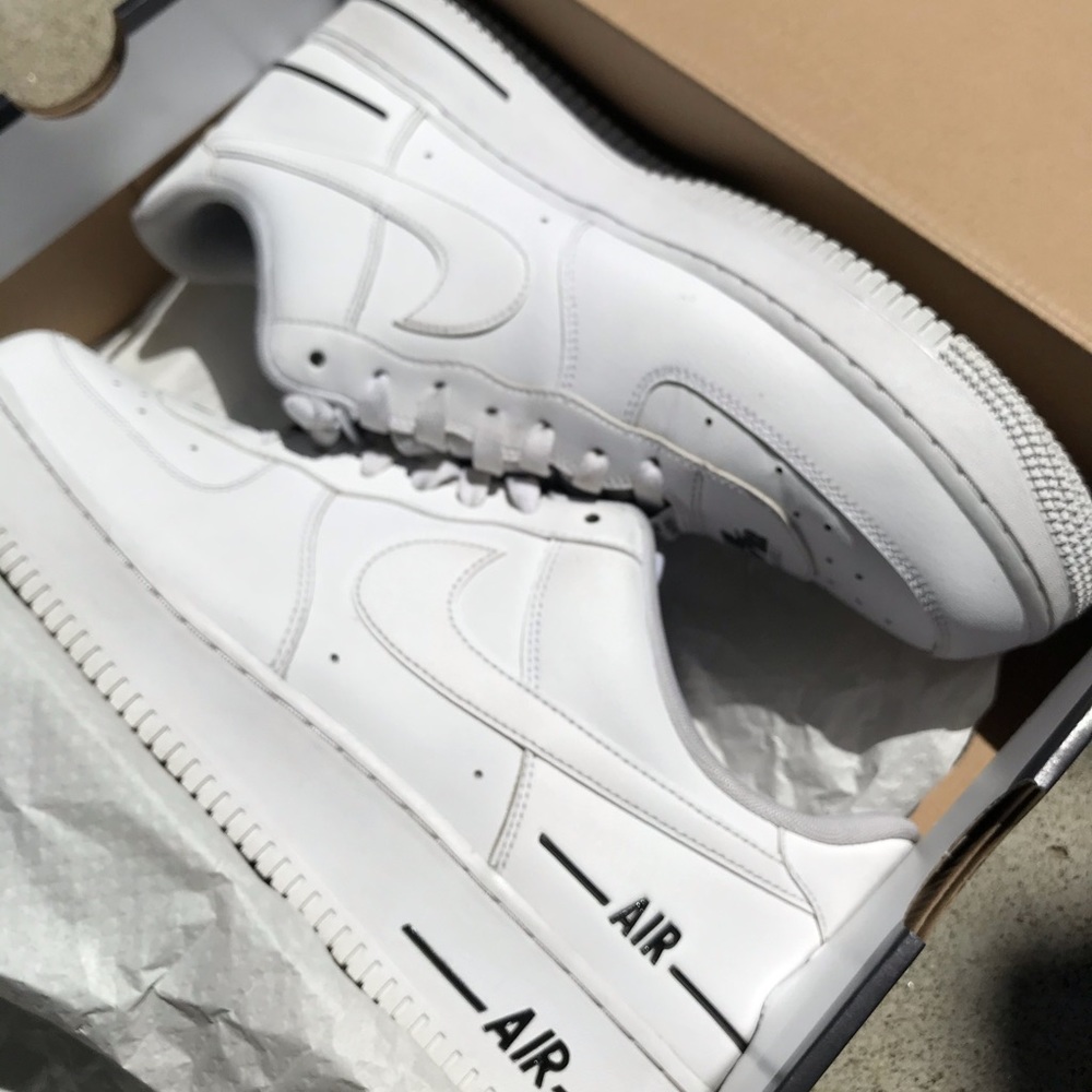 Air Force 1 low (LV8)